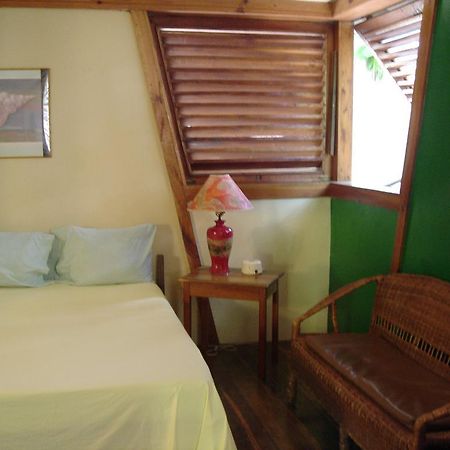 Hôtel Whistling Bird à Negril Extérieur photo
