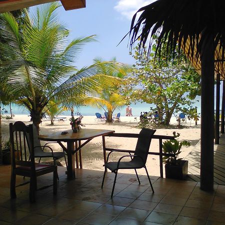 Hôtel Whistling Bird à Negril Extérieur photo
