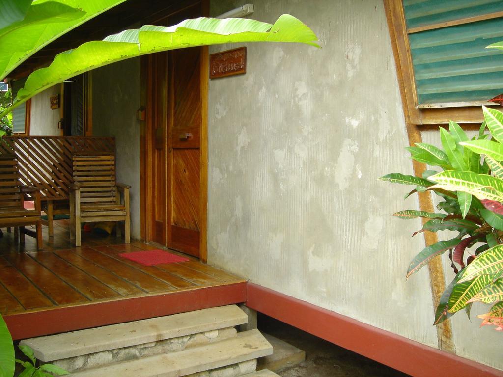 Hôtel Whistling Bird à Negril Extérieur photo