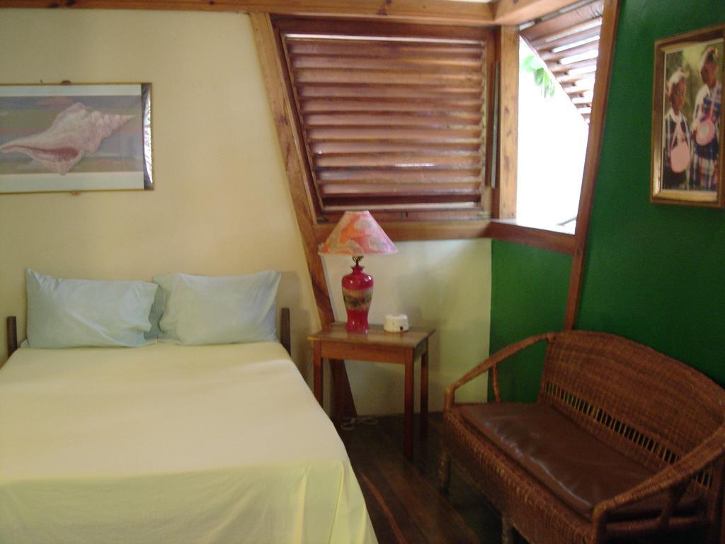 Hôtel Whistling Bird à Negril Extérieur photo