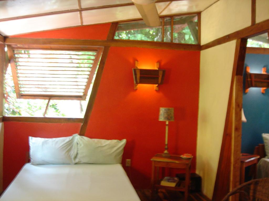 Hôtel Whistling Bird à Negril Extérieur photo