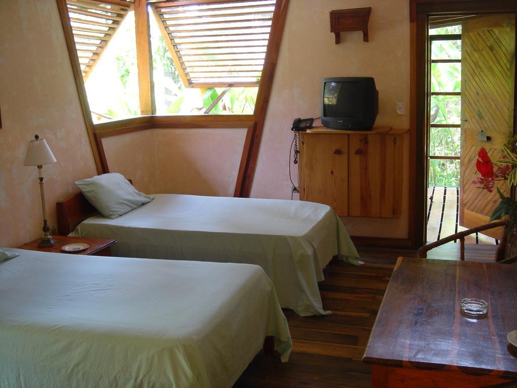 Hôtel Whistling Bird à Negril Extérieur photo