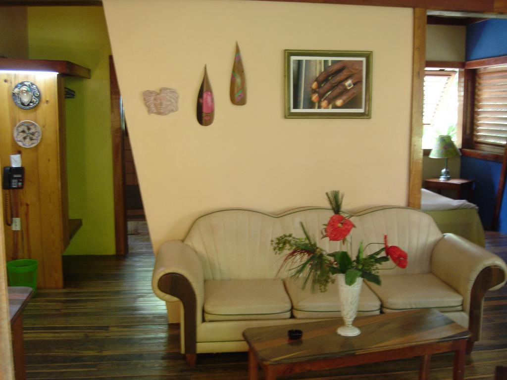 Hôtel Whistling Bird à Negril Extérieur photo